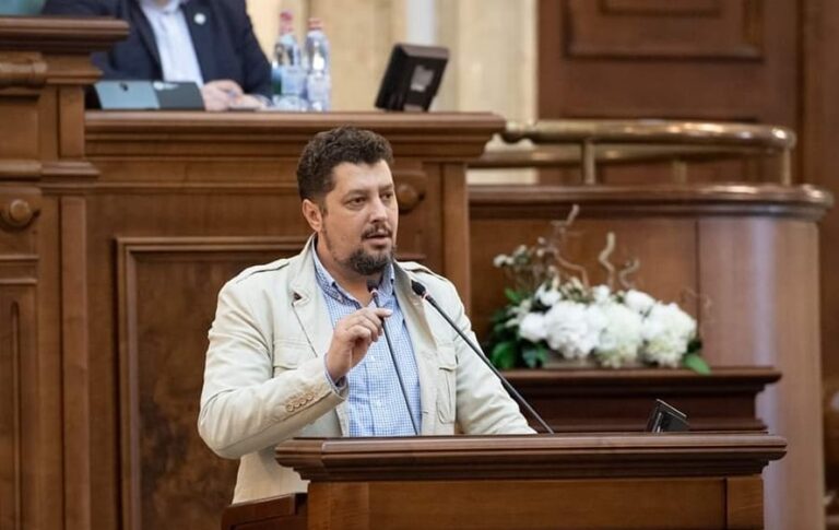 Claudiu Târziu: Am depus o inițiativă legislativă prin care reducem numărul de deputați și senatori de la 465, cît sînt azi, la 320!
