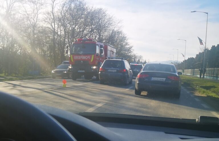 Accident în Florești, pe DN1E60 Cluj-Oradea: Sunt trei mașini implicate în accident!