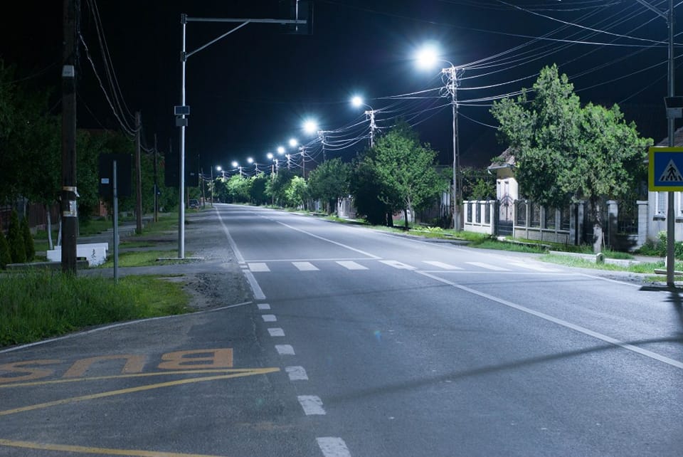 Primăria din Șoimuș face economie la iluminatul stradal: Factura la energie electrică s-a dublat!
