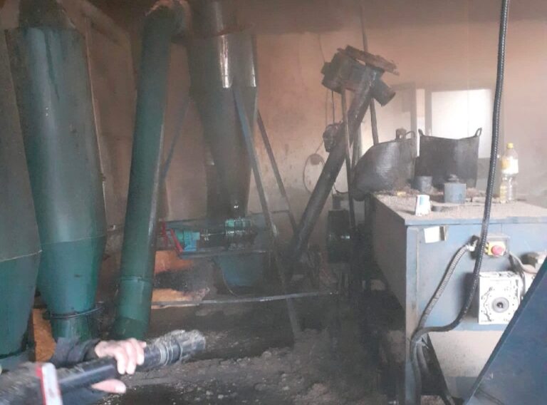 Incendiu în Sebiș: Hala unei fabrici de peleţi a fost cuprinsă de flăcări
