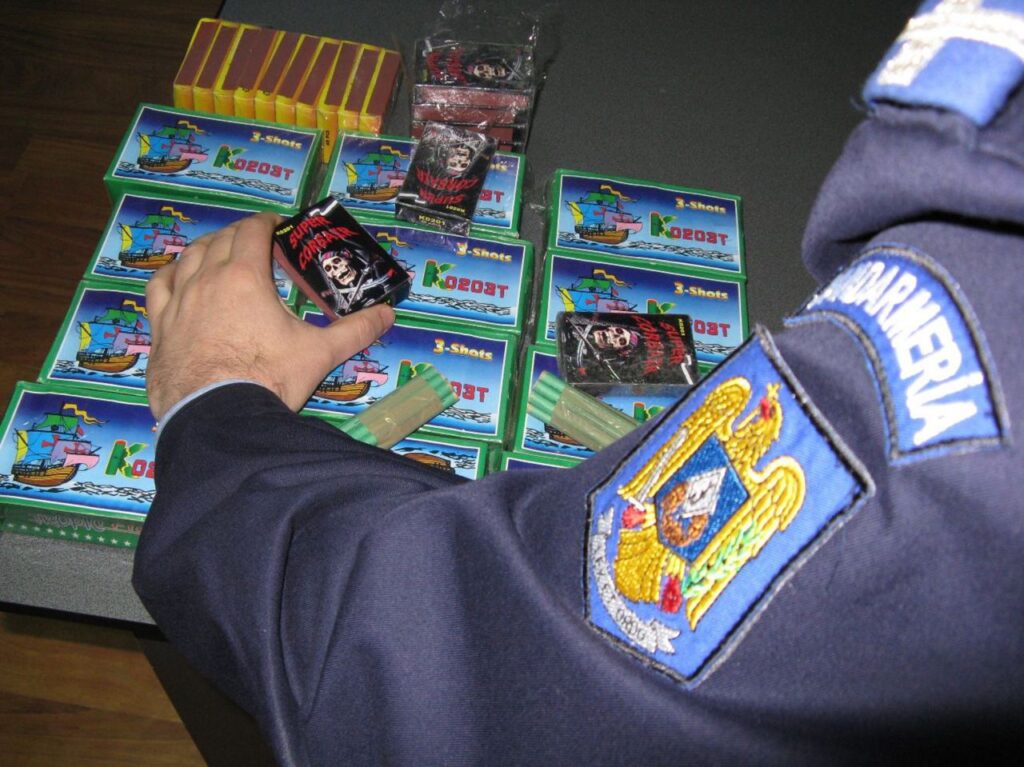 Intervenție de amploare pe DN76 Deva-Brad: 1,5 tone de articole pirotehnice indisponibilizate de polițiști