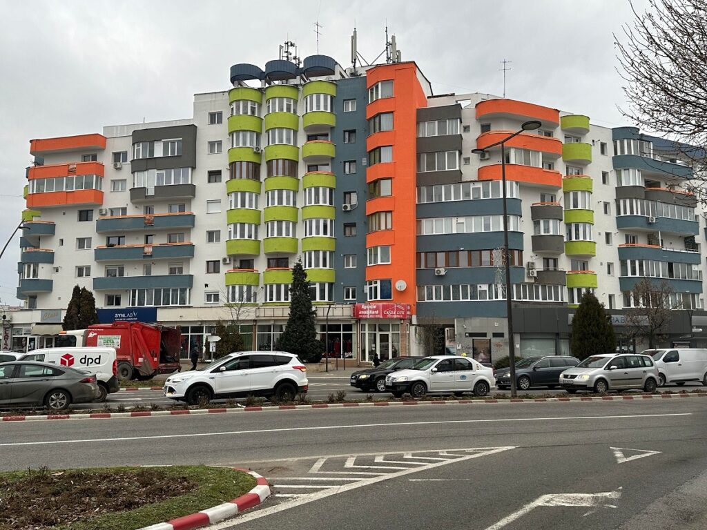 Reabilitarea termică a mai multor blocuri din Deva se apropie de finalizare! Oancea: Prioritatea  este reabilitarea tuturor blocurilor din Deva