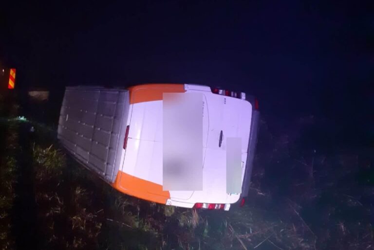 Accident la ieșire din Huedin pe DN1E60: O dubă s-a răsturnat!