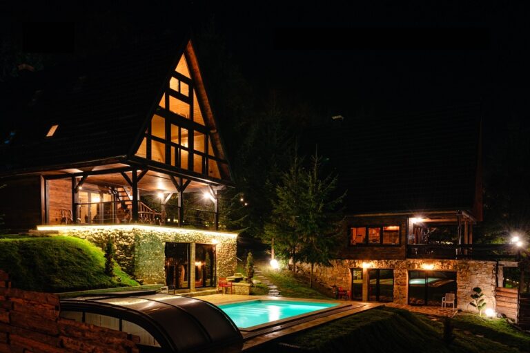 Infinity Villa, din resortul milionarilor de la Tarnița, este disponibilă de Revelion