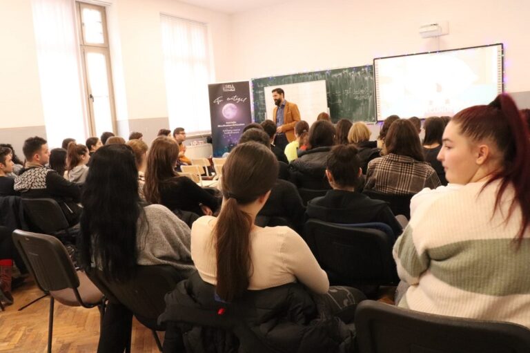 50 de elevi ai Liceului Avram Iancu din Brad din clasa a XII-a au primit cunoștințe avansate de public speaking și de creșterea încrederii în sine