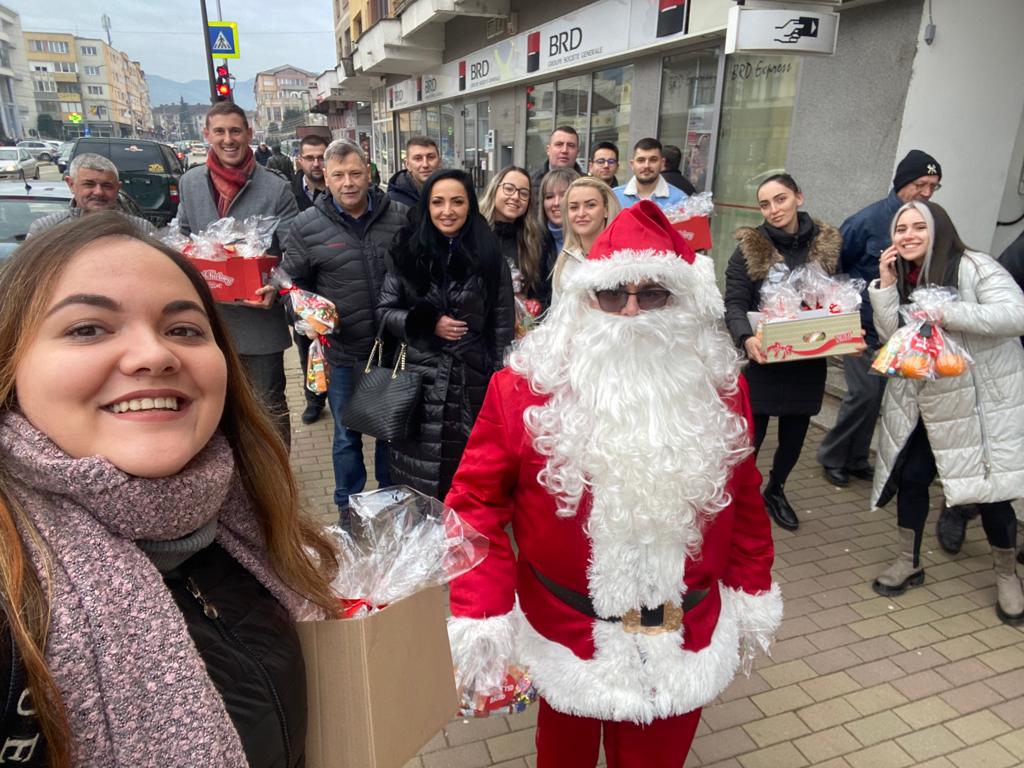 Moș Crăciun a venit mai repede la Brad: TSDiștii păstrează tradiția an de an!