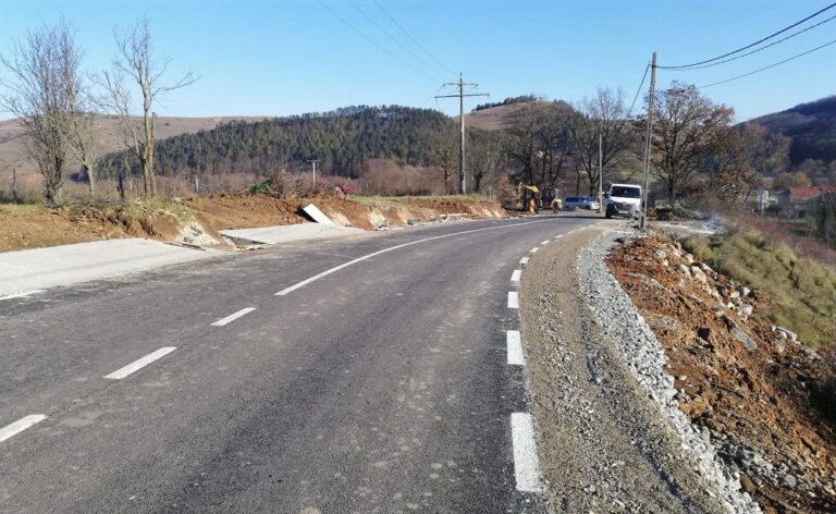 Pe drumul județean 103V, în Stolna, a fost finalizată asfaltarea sectorului de drum afectat de fenomenele hidrometeorologice