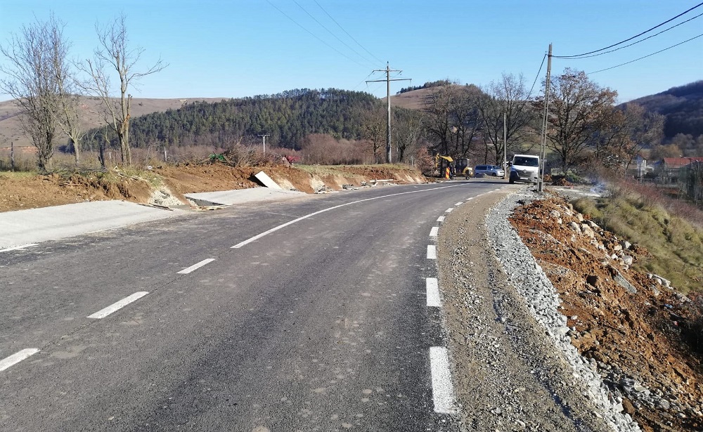 Pe drumul județean 103V, în Stolna, a fost finalizată asfaltarea sectorului de drum afectat de fenomenele hidrometeorologice