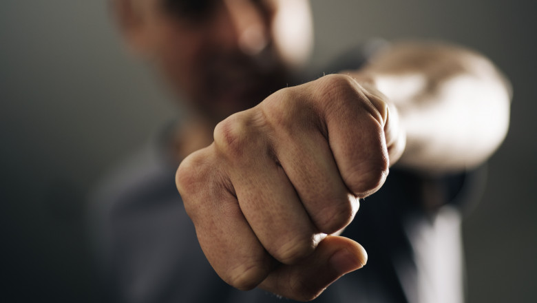 Un tânăr de 24 de ani, din Miraslău, este cercetat pentru lovire și alte violențe