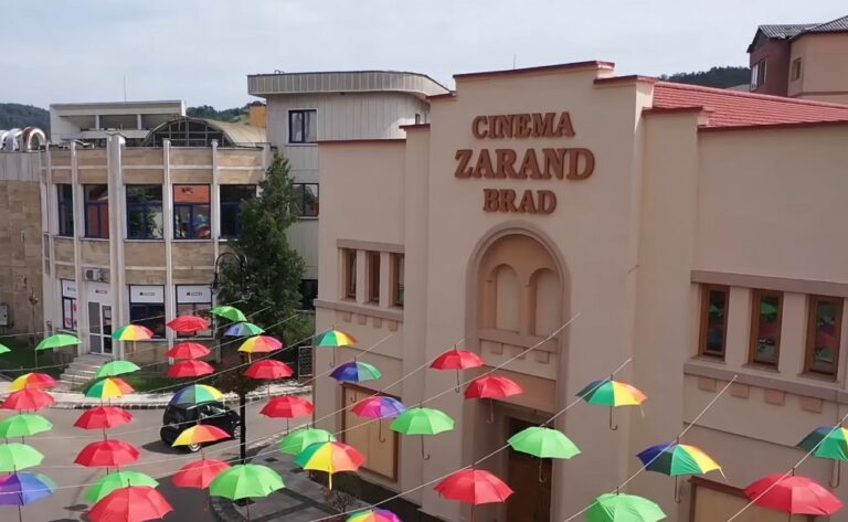 (VIDEO) Povestea unui edificiu de cultură din Țara Zarandului – Cinematograful din Brad