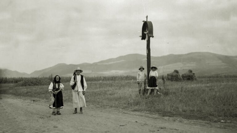 Vedere din satul Făgetu Ierii, comuna Iara, Apuseni, realizată în anii `50