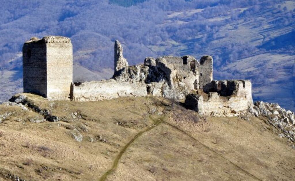 Cetatea Trascăului, fortăreața medievală din inima Munților Apuseni: A fost ridicată în urma invaziei mongole din 1241!
