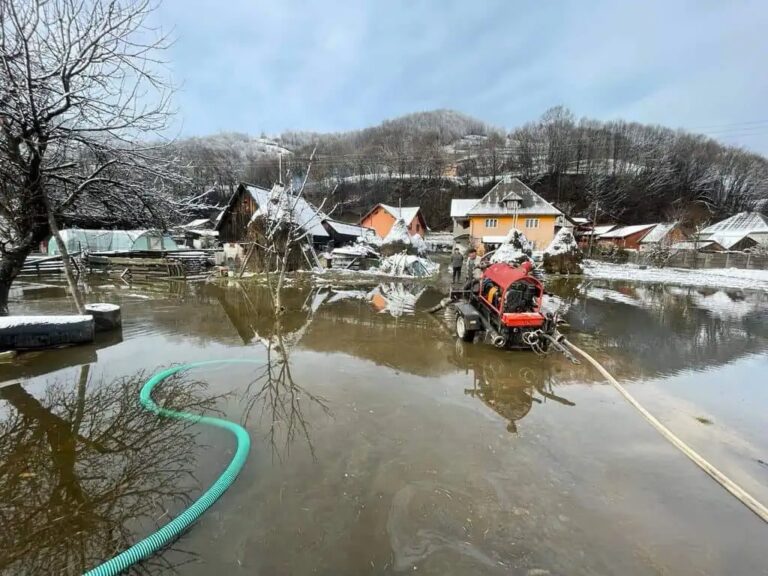 Mai multe gospodării au fost inundate în Apuseni, zona Sohodol