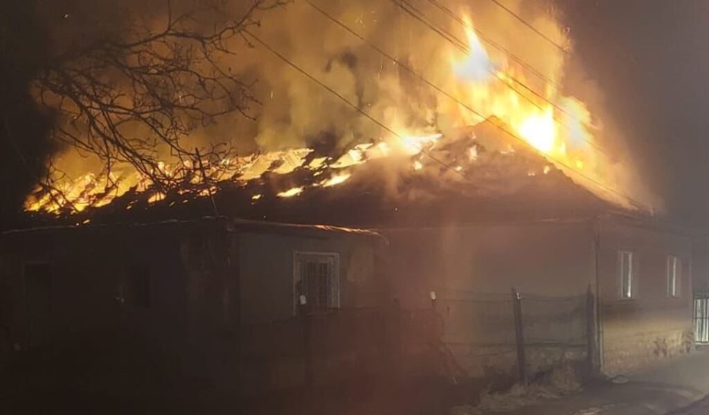 Misiuni de stingere a incendiilor în Vașcău și Măgești: Atenție la coșurile de fum!