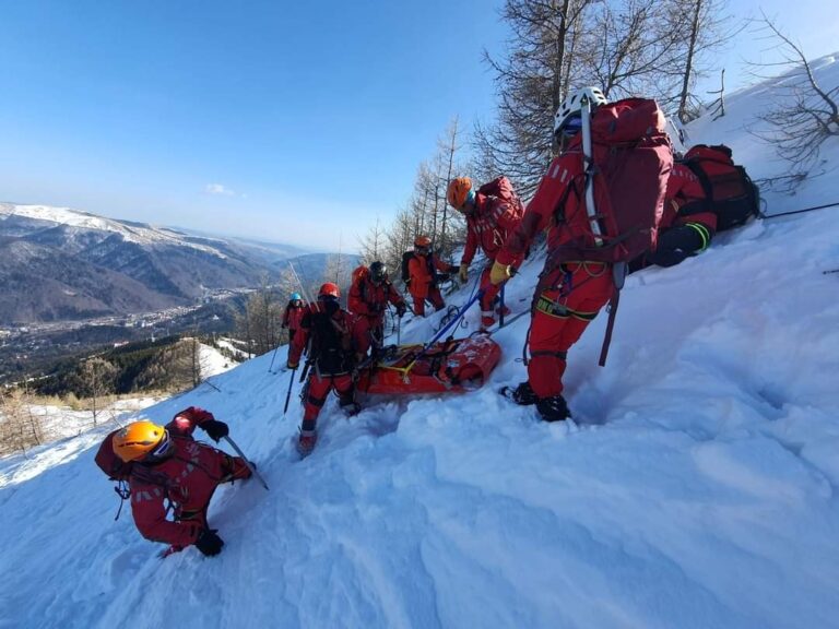Zi plină pentru salvamontiștii din întreaga țară, aflați la datorie: În Apuseni au avut loc mai multe intervenții!