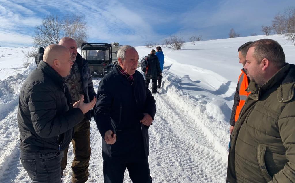 Nistor s-a pus pe controale inopinante: Verifică cum acționează utilajele de deszăpezire pe drumurile județene!