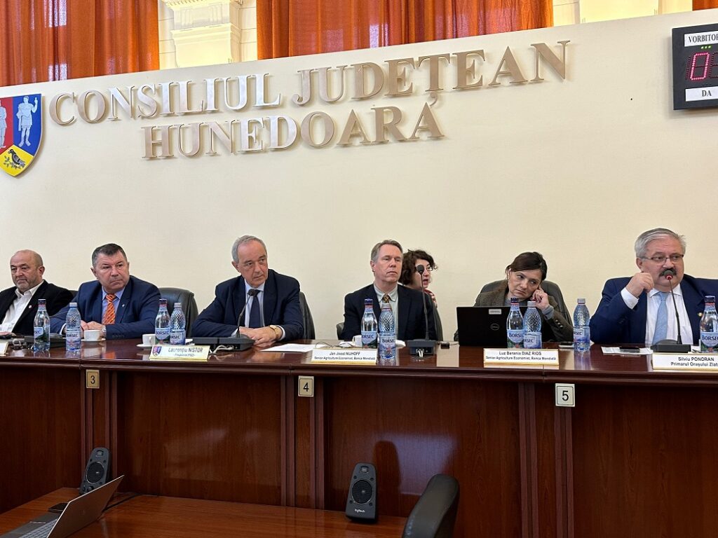 Consultare privind elaborarea Strategiei Integrate de Dezvoltare pentru Zonele Montane, eveniment desfășurat la Consiliul Județean Hunedoara