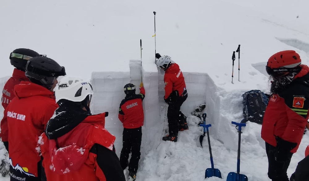 Salvamontiștii bihoreni s-au antrenat în Padiș, Apuseni: Tematica a fost salvarea în avalansă!
