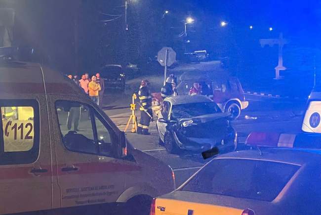 Accident cu răniți în Drăgănești, ieșirea spre Beiuș, pe DN76: Șoferii sunt în spital!