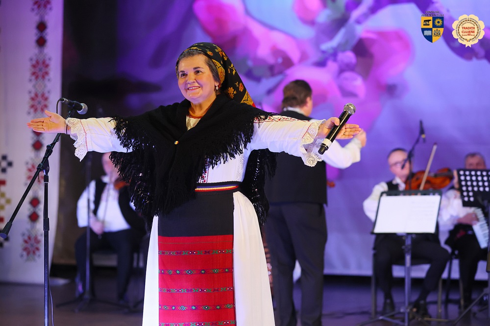 Mariana Morcan, perla Huedinului: De peste 30 de ani, solistă a Orchestrei „Cununa Transilvană”