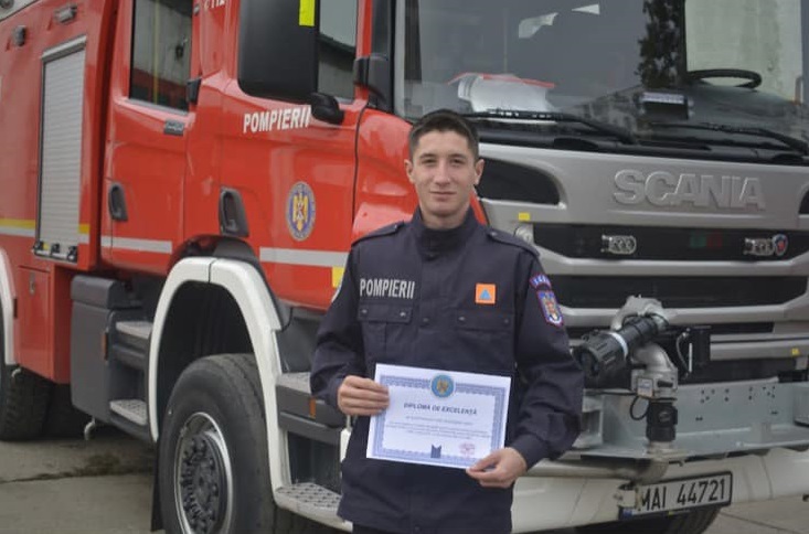 Atunci când nu e pe tură la Detașamentul Huedin, pompierul Bogdan Buș se antrenează asiduu pe pârtii