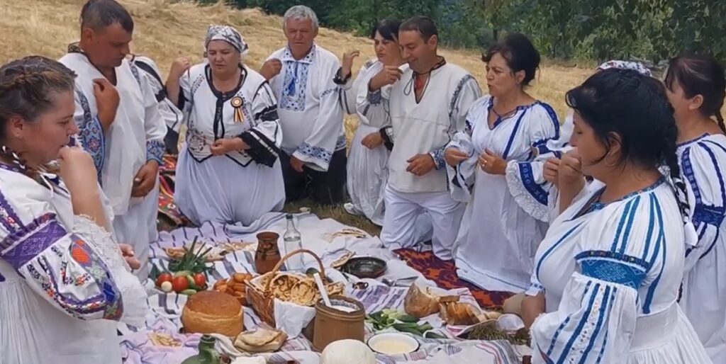 VIDEO Rugăciunea este ritualul care reflectă unitatea dintre pământ și cer, prin care omul de rând se contopește cu divinitatea!