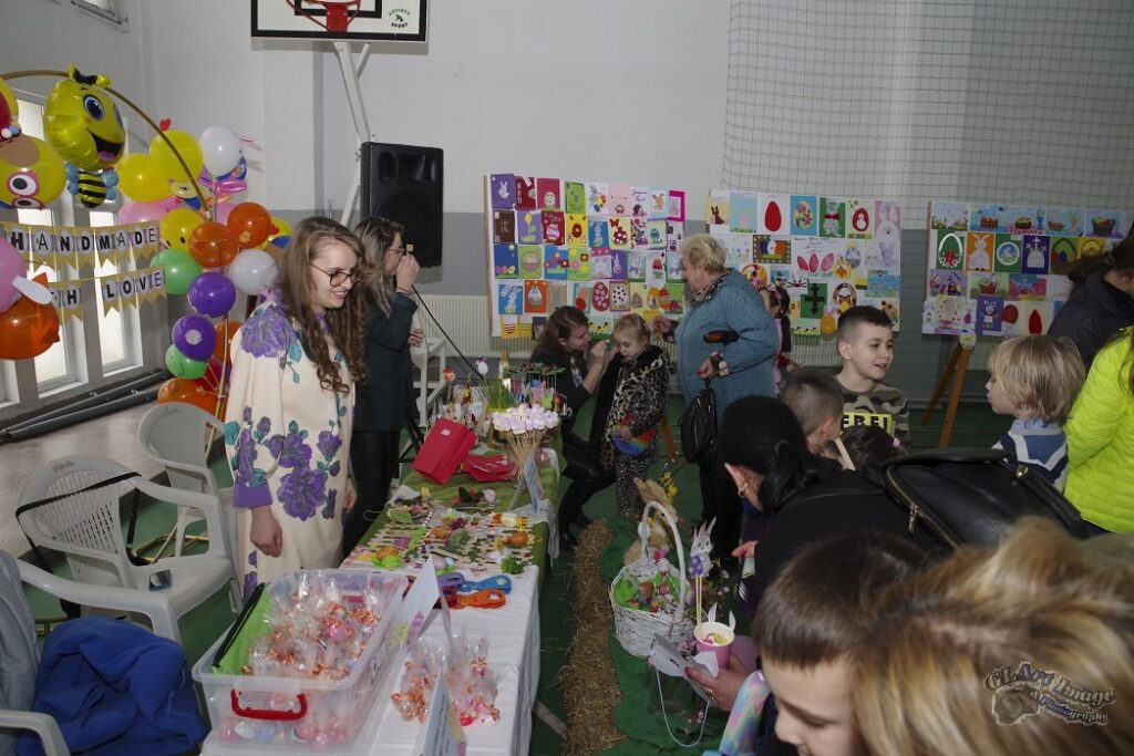 Grădinița „Floare de colț” din Brad a organizat a XV-a ediție a Târgului de Paște