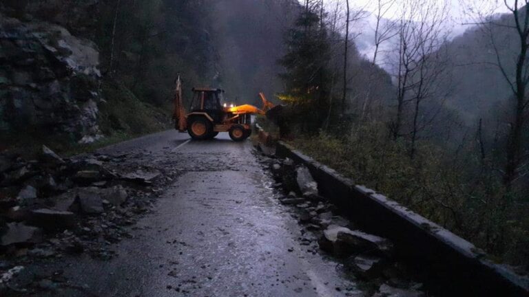Circulația s-a reluat în condiții normale pe Transalpina: Puteți circula în siguranță pe „drumul dintre nori”