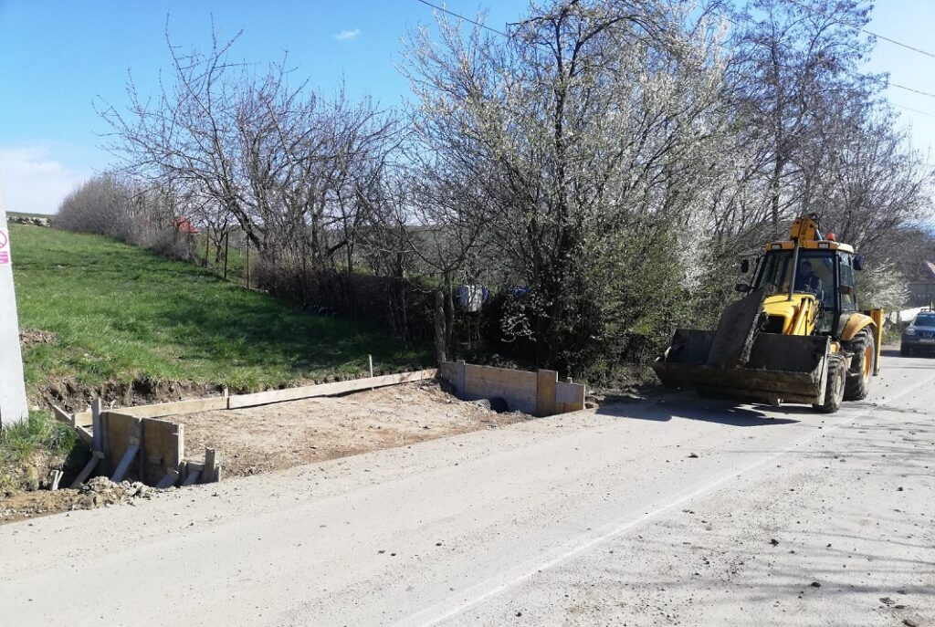Consiliul Județean Cluj a demarat lucrări de întreținere pe drumul 103G Săndulești – DJ 107L
