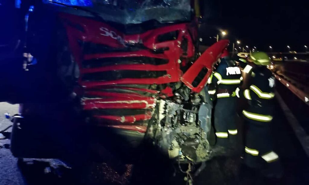 Accident cu două TIR-uri la ieșirea de pe A10, la Sebeș