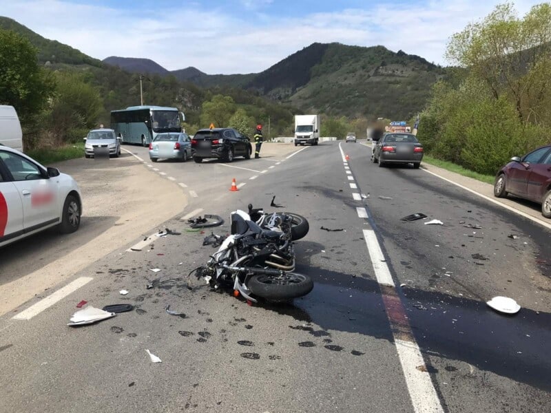 Accident urât la Buru pe DN75: Trei mașini și o motocicletă implicate!