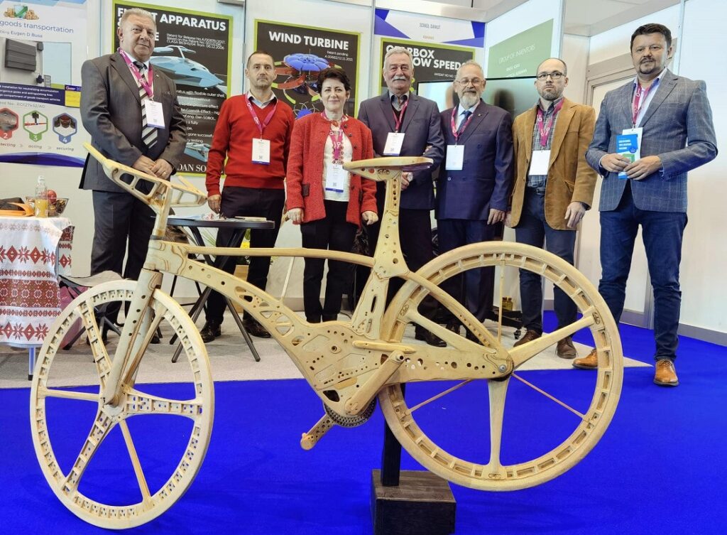 Un român a realizat cea mai ușoară bicicletă din lume: Invenția a ajuns la salonul de la Geneva