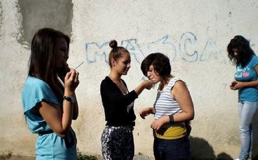 Folosirea telefoanelor în timpul orelor și fumatul în perimetrul școlii vor fi interzise! Adio și jocurile de noroc în incinta școlilor!