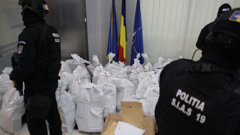 DIICOT se laudă ca a destructurat grupul „Iarbă dulce” unde erau adunați 11.000 de drogați: Ok și până s-au strâns 11.000 de tineri care au cumpărat „iarbă”, ce au păzit procurorii?