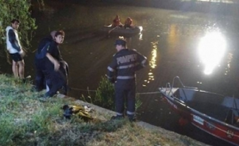 Operațiune de salvare pe Mureș: O barcă s-a răsturnat și un copil a murit