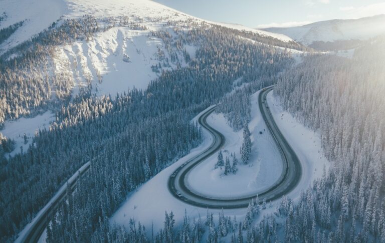„Transalpina de Apuseni”, drumul din inima Apusenilor, care traversează locuri unice, aproape de realizare