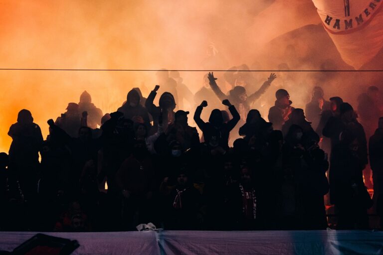 SONDAJ: Care este cea mai iubită echipă de fotbal din România? Mii de români au votat deja!