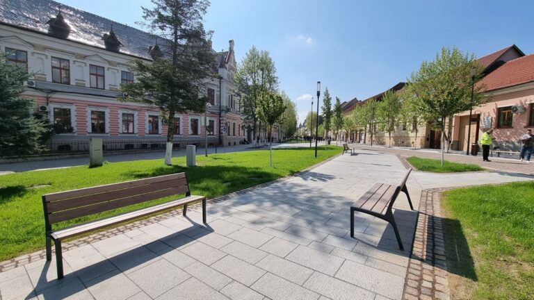 Au fost finalizate lucrările de reabilitare a Centrului Istoric al Devei