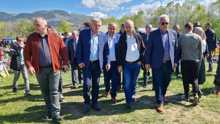 Nistor, flancat de primari din mai multe partide, prezent la Târgul de primăvară de la Pui