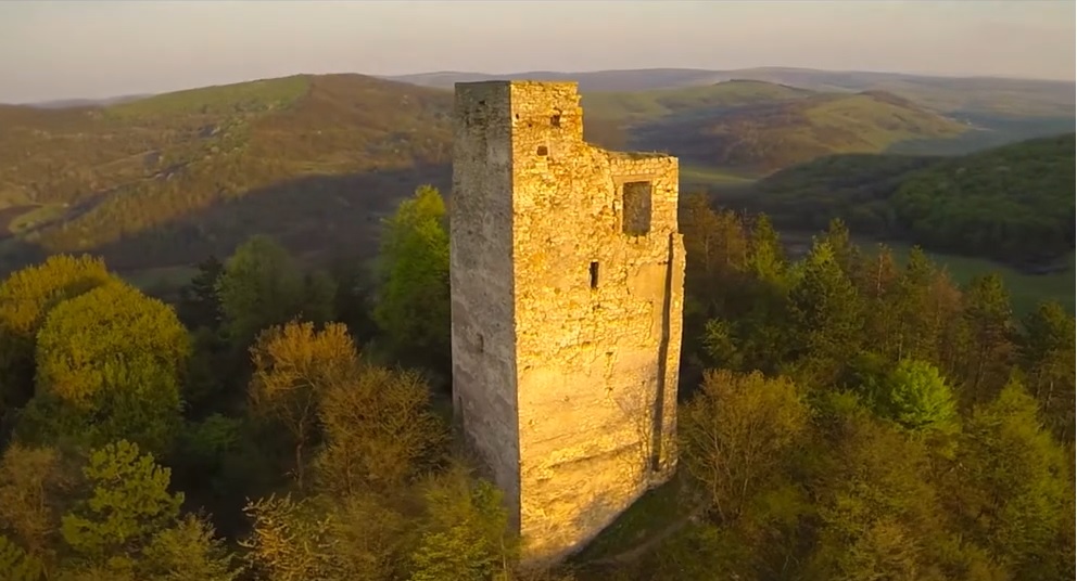 Cetatea Almașului, un martor tăcut al istoriei zbuciumate între glorie și ruină