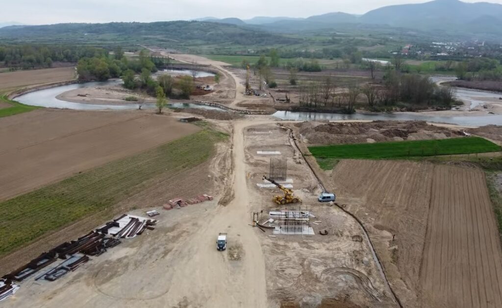 (VIDEO) Cum se lucrează la centura Beiuș? Filmare excelentă din dronă peste șantier!