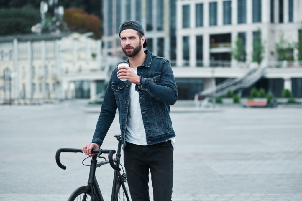 Moda masculină – ce piese la modă nu ar trebui să lipsească din garderoba masculină?