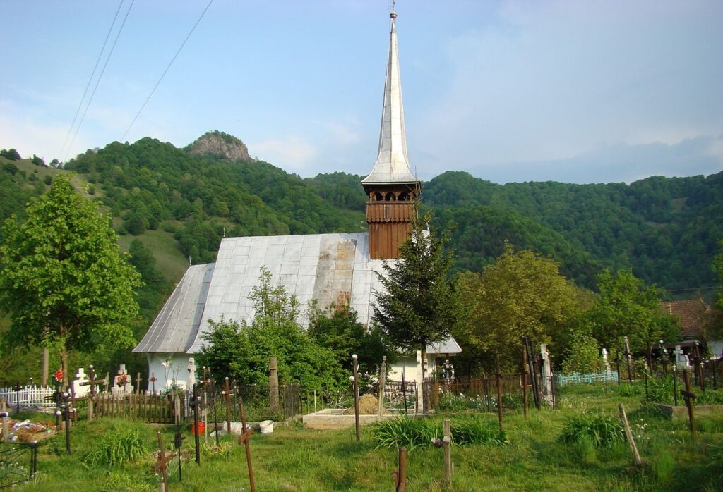 Biserica de lemn din Sartăș, recunoscută pentru pictura sa: Poartă amprenta celebrului Gheorghe