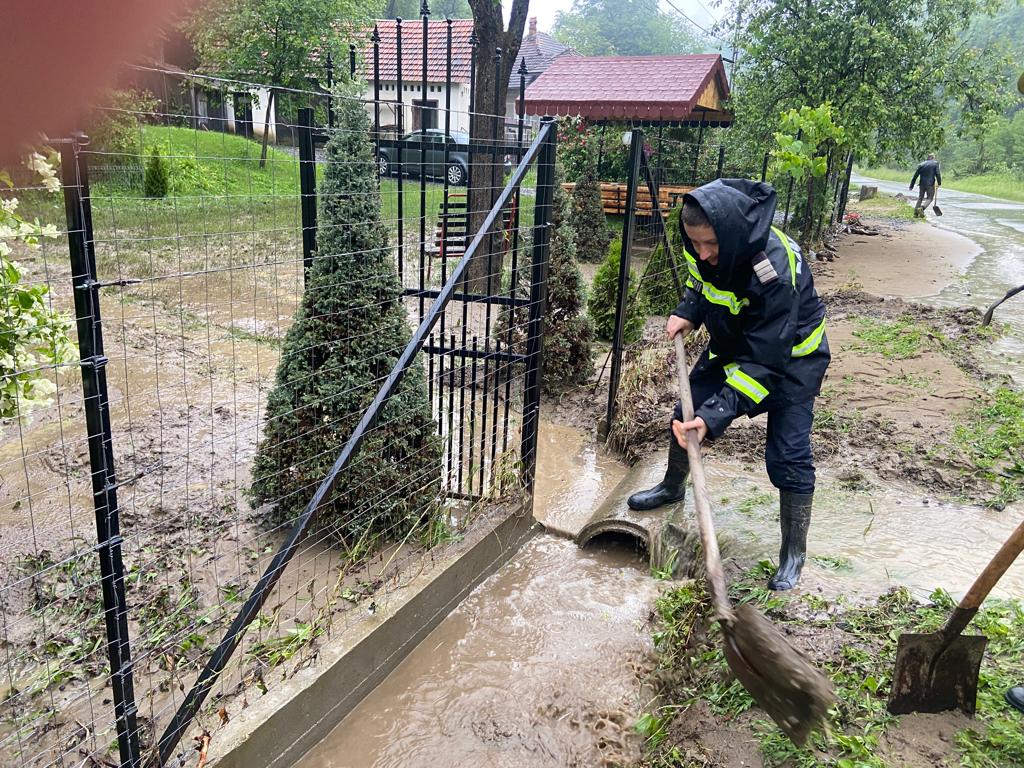 Inundații în Bucureșci: 15 anexe gospodărești și mai multe hectare de teren au fost inundate