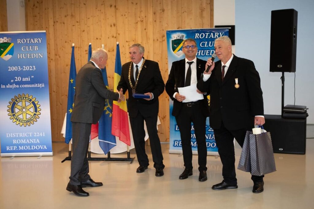 20 de ani de Rotary, în Huedin. Demea: Rotary Huedin a devenit un club eterogen, matur și elitist, profund implicat în viața cetății