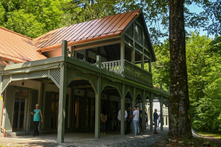 Cabana Vadu Crișului și-a păstrat farmenul istoric: Lucrările de reabilitare au fost finalizate