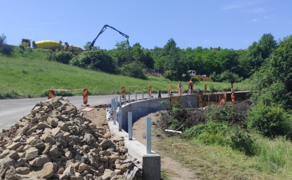 Modernizarea drumului 107M avansează în ritm susținut! Alin Tișe: Este un drum strategic