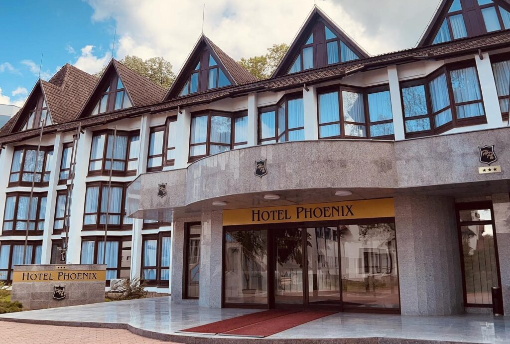 (FOTO) Cum arată Hotelul Phoenix de la Vața de Jos și sala de evenimente, proaspăt renovate?