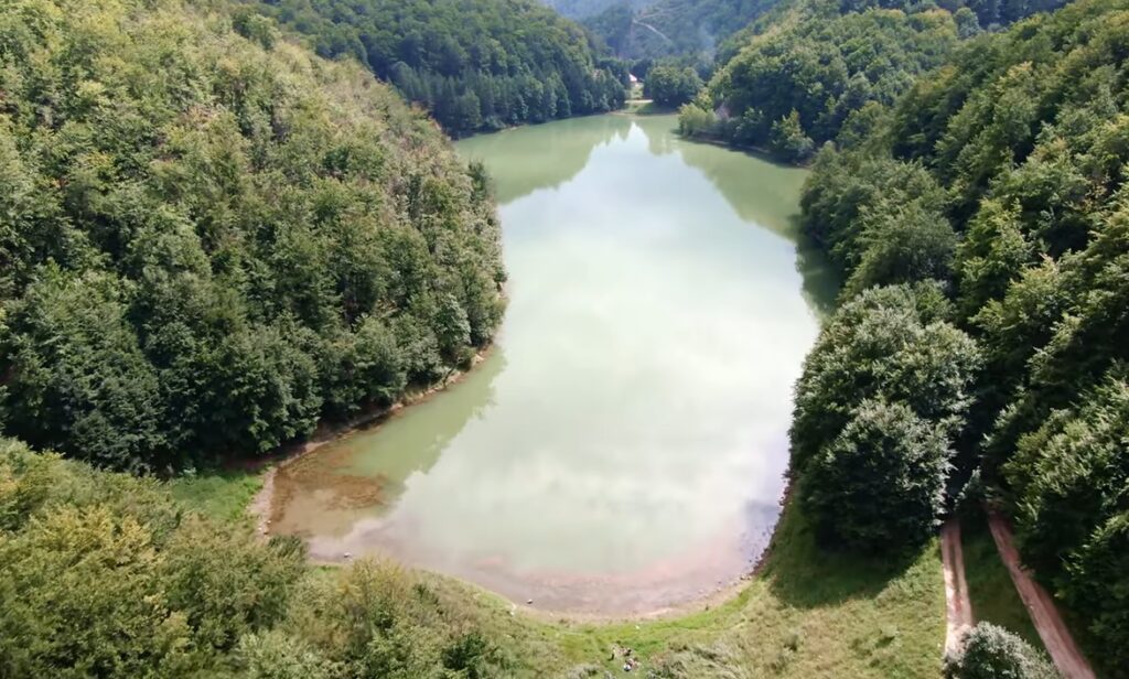 Iezerul Ighiel, oază de relaxare și sănătate în Munții Trascăului: Lacul carstic Ighiu este perla rezervației!
