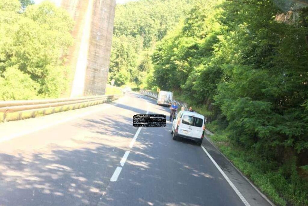 O tânără s-a aruncat de pe viaductul din Brad, de pe DN76: A murit pe loc zdrobită de impact!